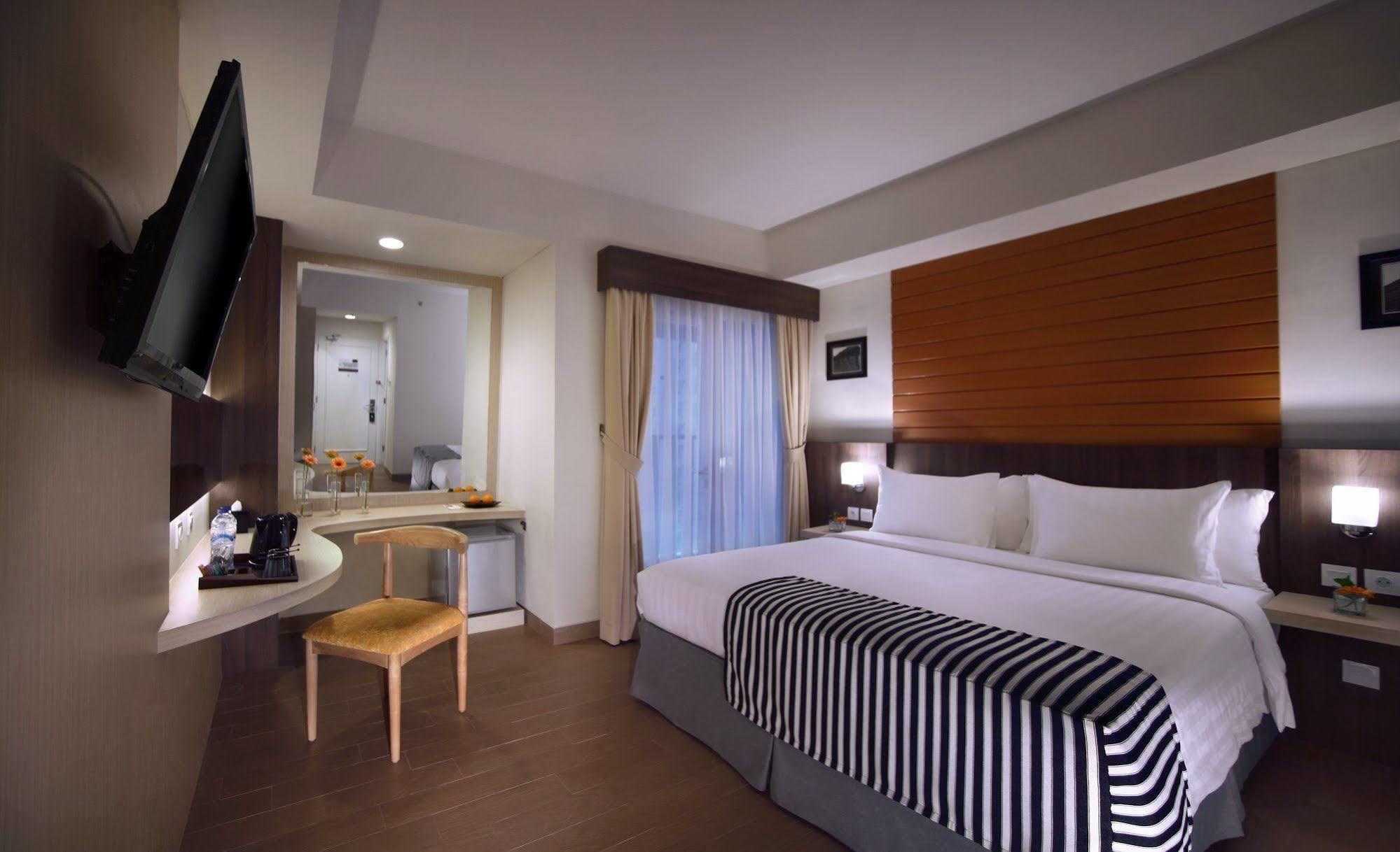 Vega Hotel Gading Serpong Luaran gambar